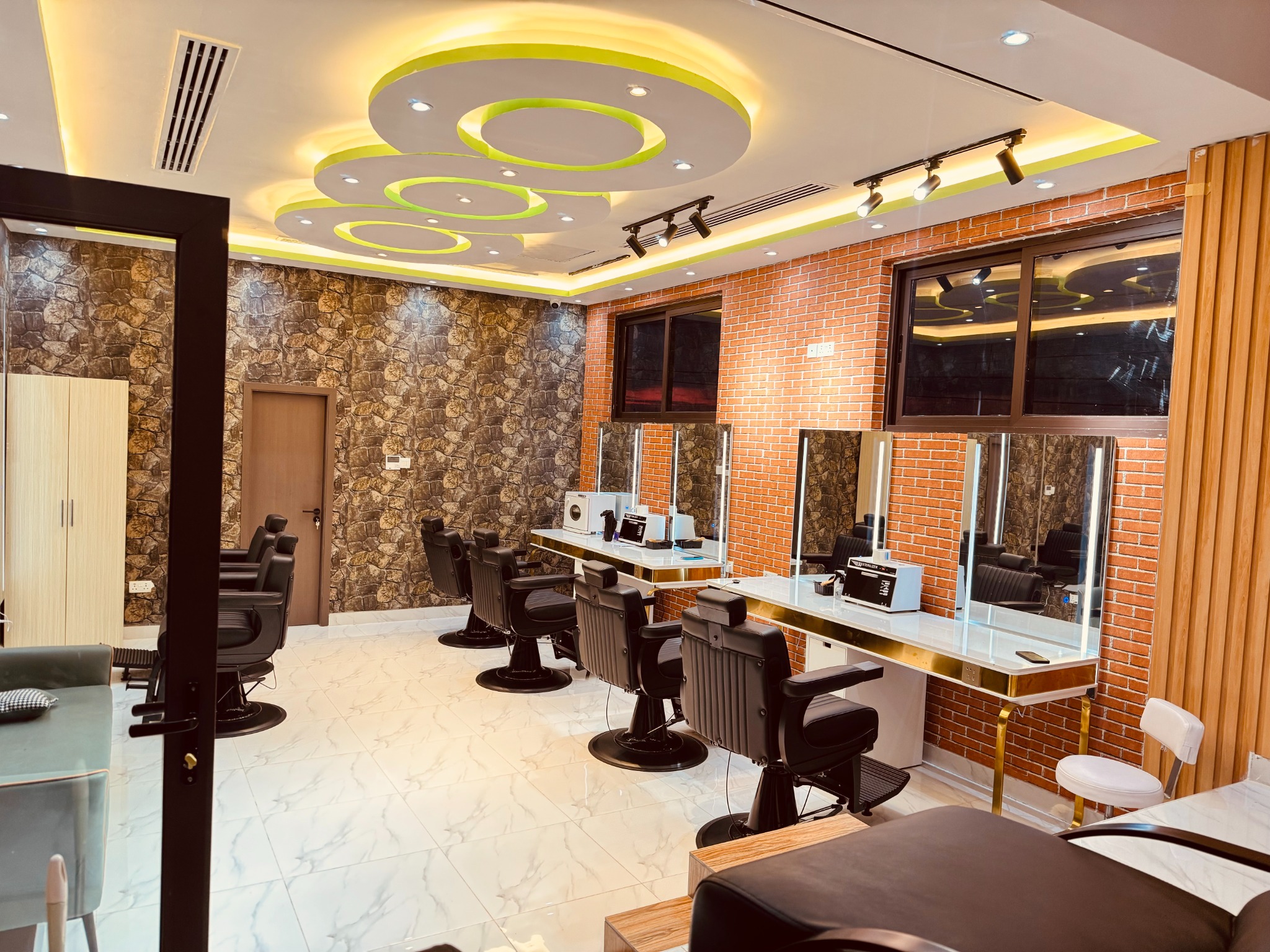 Emerald Salon and Barber at Glory Regency Hotel