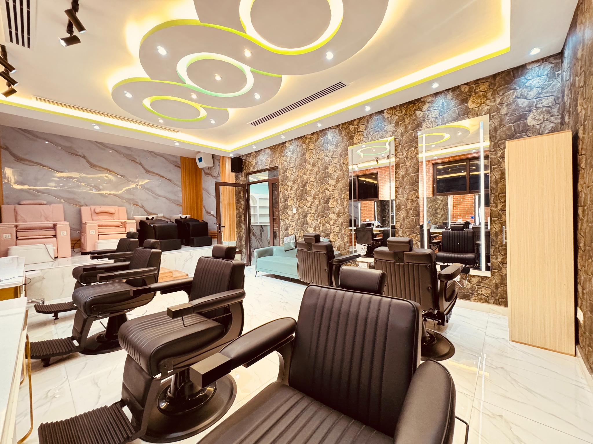 Emerald Salon and Barber at Glory Regency Hotel