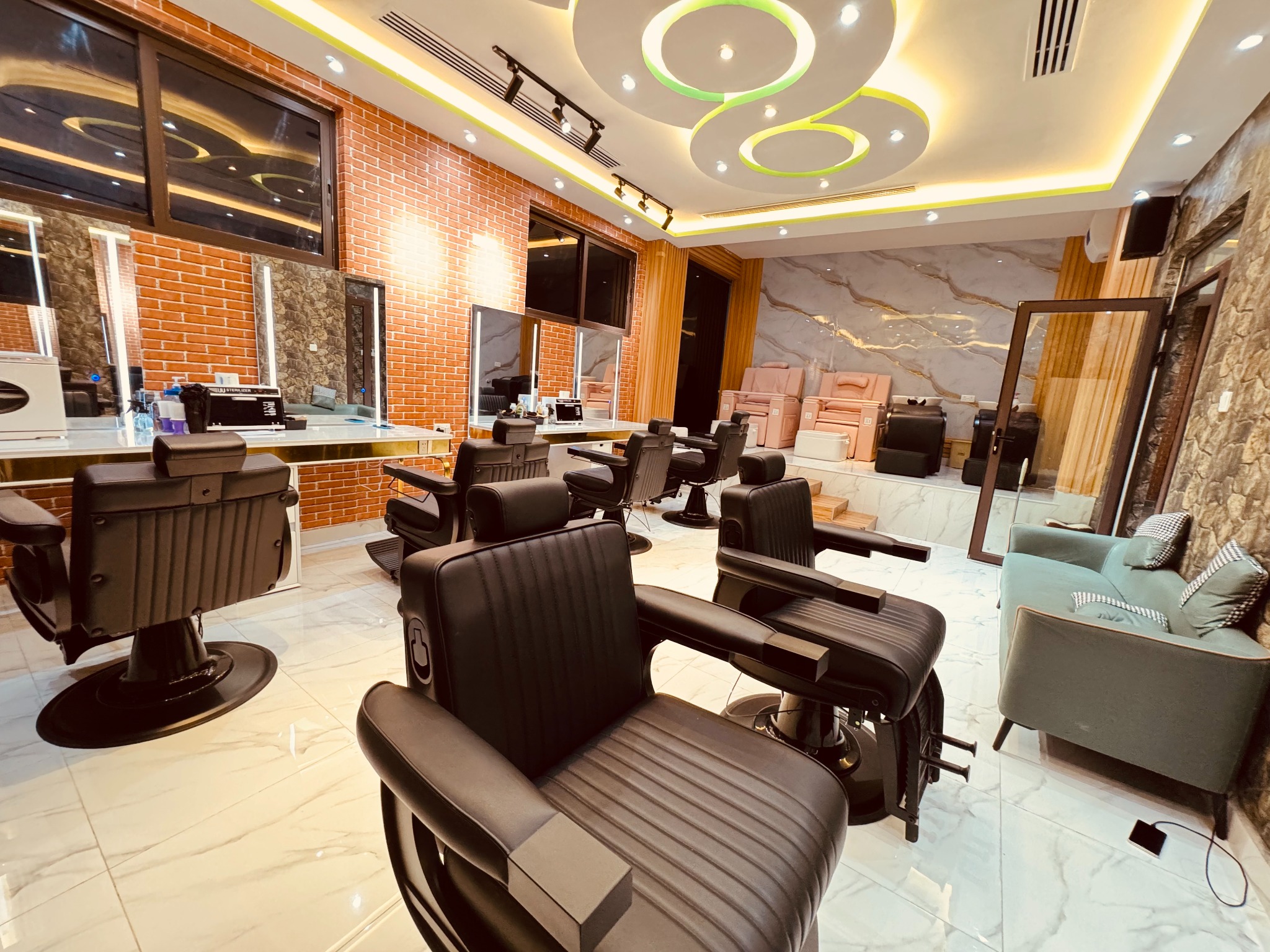 Emerald Salon and Barber at Glory Regency Hotel