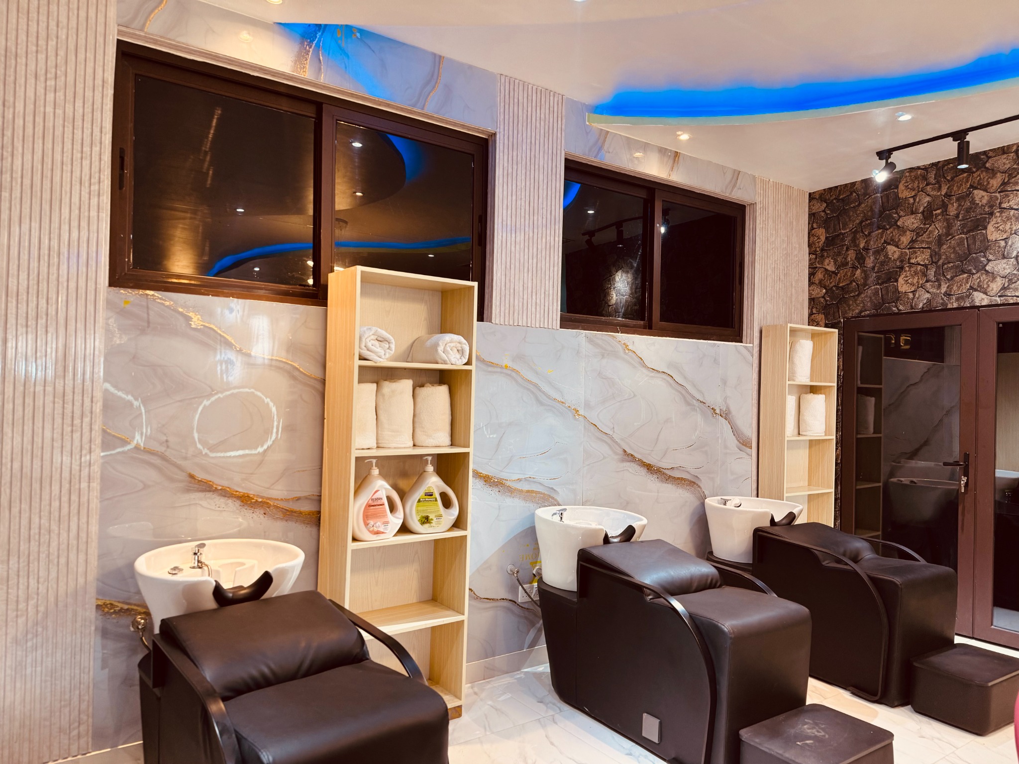 Emerald Salon and Barber at Glory Regency Hotel